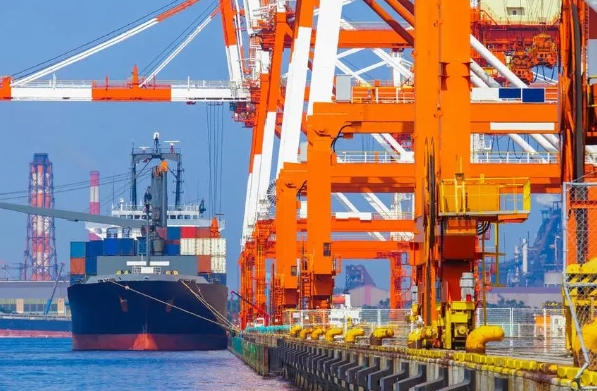青島海運物流公司將繼續(xù)保持創(chuàng)新精神，不斷推動航運業(yè)發(fā)展